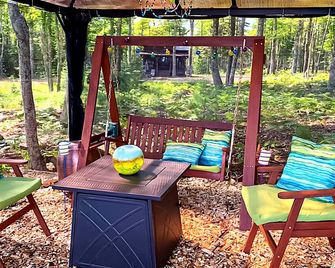 3 Bears at South Shore Vista Overlooking Lake Superior - La Pointe - Patio