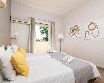 Cavo d'Oro Hotel - Kalamaki - Bedroom