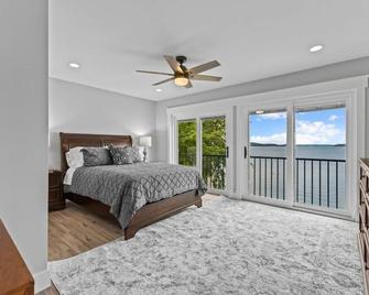 Enjoy Sunsets at Fully Equipped 4BR-Lake Champlain - Colchester - Ložnice