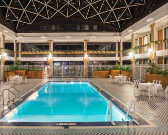 Holiday Inn & Suites Pittsfield-Berkshires By IHG - Pittsfield - Pool