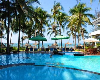 Canary Beach Resort - Phan Thiet - Piscina