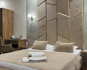 Sharq hotel - Urgench - Bedroom