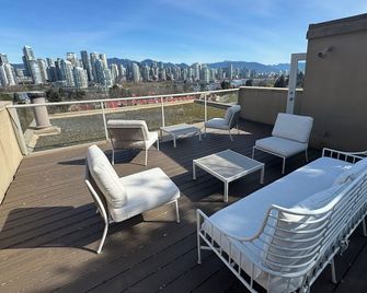 Character view private house with rooftop patio - 밴쿠버 - 발코니