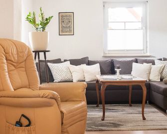 2 comfortable apartments in the countryside, terrace, sep. Entrance Kleinzschachwitz L.Ehrlich - Dresde - Sala de estar