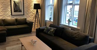 Heart of Reykjavik - Luxury Apartments - Reykjavik - Living room