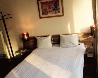 Appart-hôtel Maison de la Lune - petite Auberge d'Etterbeek - Brussels - Bedroom