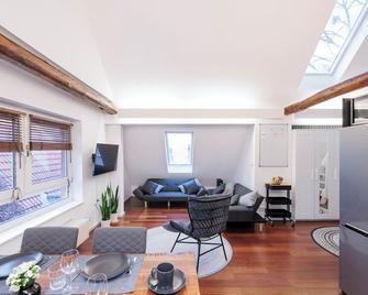 Elegant residential oasis on the canal - Hannover - Wohnzimmer