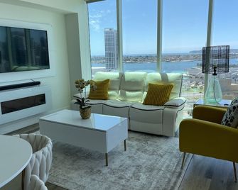 Fully furnished high-rise with the most breathtaking views of San Diego & Petco - San Diego - Sala de estar
