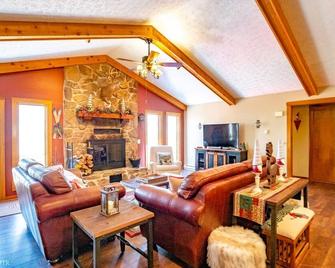 Lazy Bear - Davis - Living room