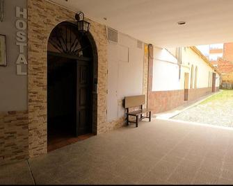 Hostal Santiago - Carrión de los Condes - Hallway