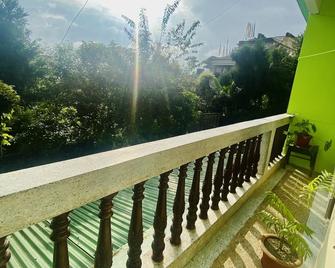 A Cozy & homely apartment 1 km from city centre. - Gangtok - Balcony