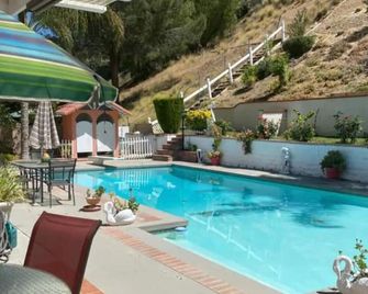 Cheerful bedroom with a pool - Santa Clarita - Pool