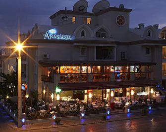 Club Anastasia - Family Hotel - מרמריס - בניין