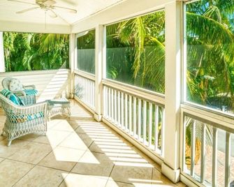 Lollipop 3 Bedroom Home by RedAwning - Captiva - Balcón