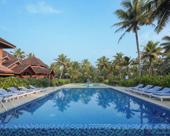 Lakesong Resort - Kumarakom - Uima-allas