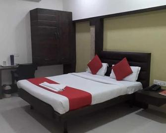 OYO Flagship 8173 Hotel Singh Palace - Raipur - Habitación