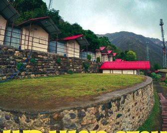 Looking for a camp in Rishikesh? Camping property with river and mountain view. - Shivpuri - Outdoors view