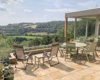 Under Catswood - Stroud - Patio