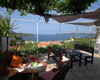 Apartments Cervelin - Two-Bedroom Apartment with Terrace and Sea View - Lopud - Balcony