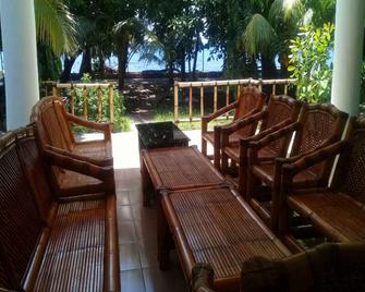 Fx 72 Beach Resort - Maumere - Patio