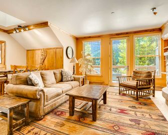 Jackpine & Black Bear Condos by Vail Resorts - Keystone - Living room