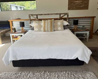 Cosy, comfortable Loft with free wi-fi set in a great location of the West Coast - Greymouth - Bedroom