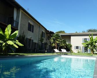 Lyon Faubourg - Saint-Priest - Piscina