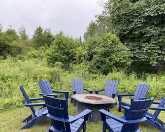 Spacious, Newly Remodeled House With Chef Kitchen On The Ocean - Tenants Harbor - Patio
