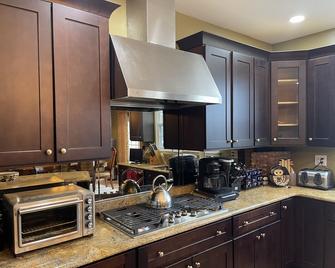 Executive Home 6,000 Sqft With Theatre Room And Large Yard - Swedesboro - Kuchyň