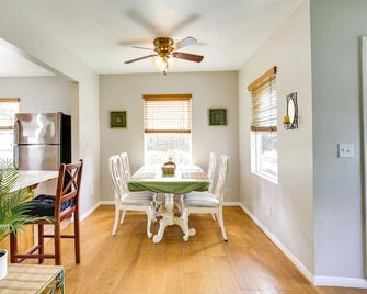 Pet-Friendly San Diego Home w/ Patio: 5 Mi to Dtwn - San Diego - Comedor