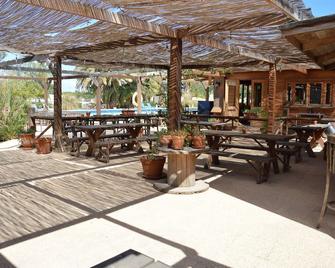 El Rancho - Los Montesinos - Patio