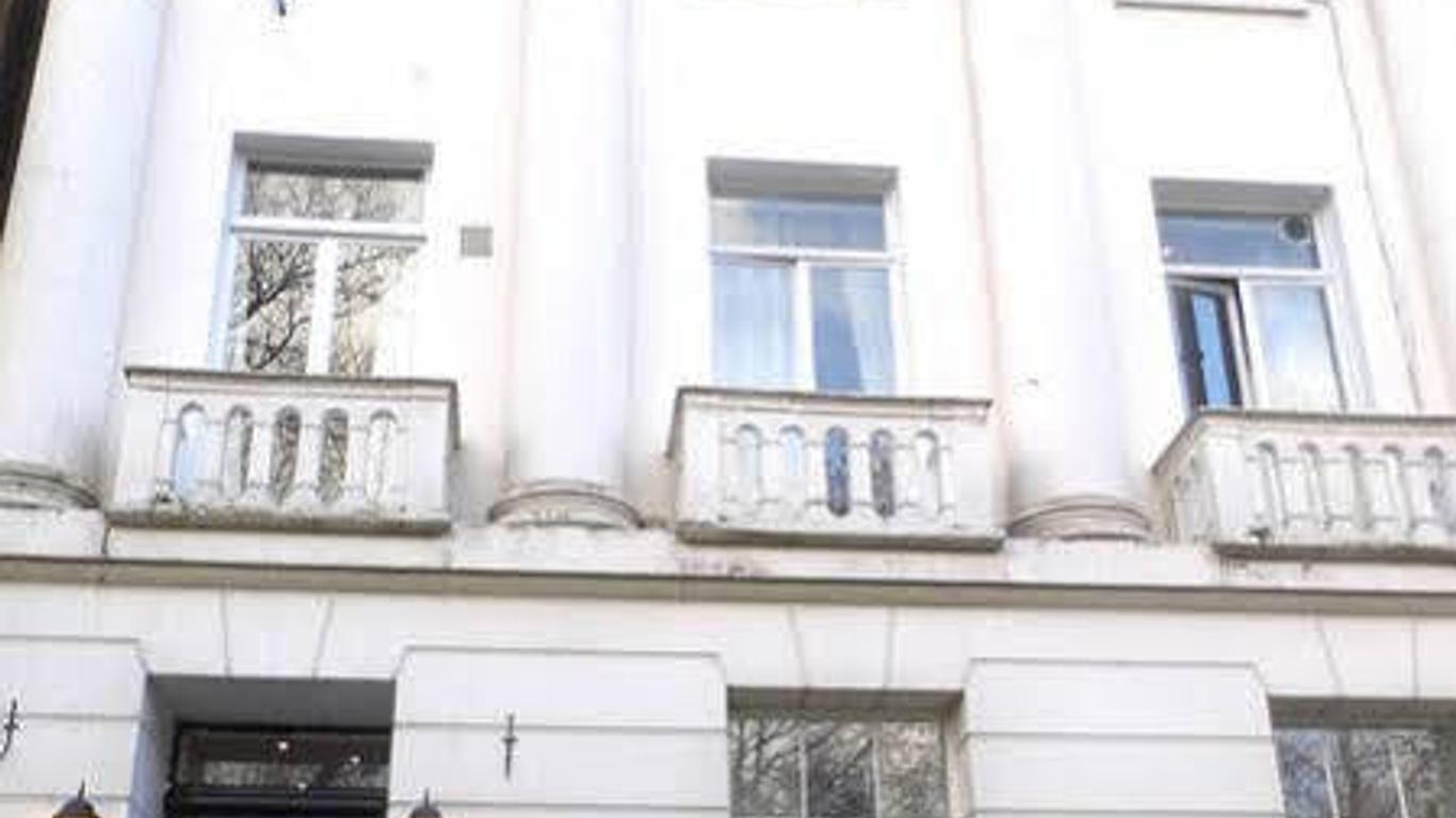 Hyde Park Gate Hotel