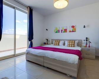 Cosy 1BR Penthouse close to the Promenade - Sliema - Soverom