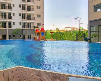 Brand New And Modern 1Br Signature Park Grande Apartment - Jakarta - Pool