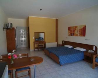 Olgas Hotel - Sidari - Bedroom
