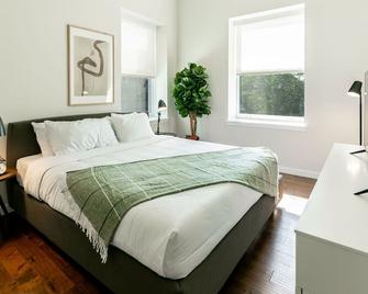 Kislak 503 Luxurious 2BR Retreat Above the City - Newark - Habitación