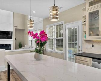 Charlotte Luxury Home - Charlotte - Essbereich