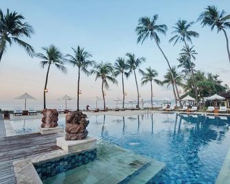 Ramayana Candidasa Beach Resort - Manggis - בריכה