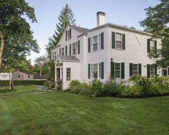 Village Inn - Yarmouth - Building