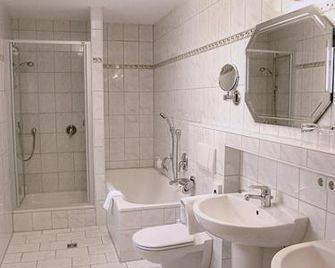Hotel Roter Löwe - Ulm - Badrum