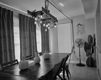 Flamingo Place - One block to Lauderdale Marine Center - 3 bedroom - 2 bath - King bed - Fort Lauderdale - Comedor