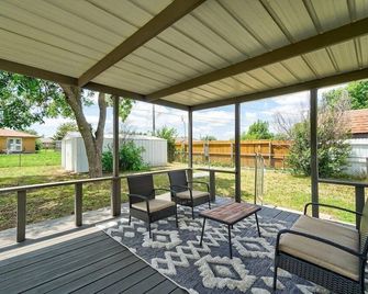 Yukon Boho Bungalow w/ Huge Kitchen just off I-40 - Yukon - Patio