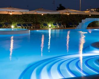艾克提酒店 - 利帕里 - 利帕里 - 游泳池