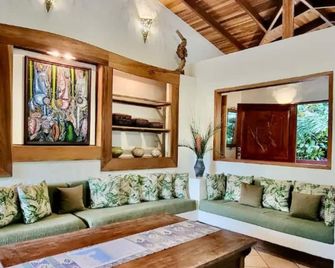 Villa familiar en Puntarenas - Quepos - Living room