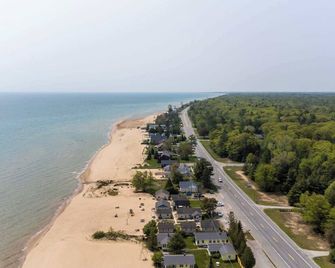 #3 | Waterfront Cabin with New Bath - Oscoda - Beach