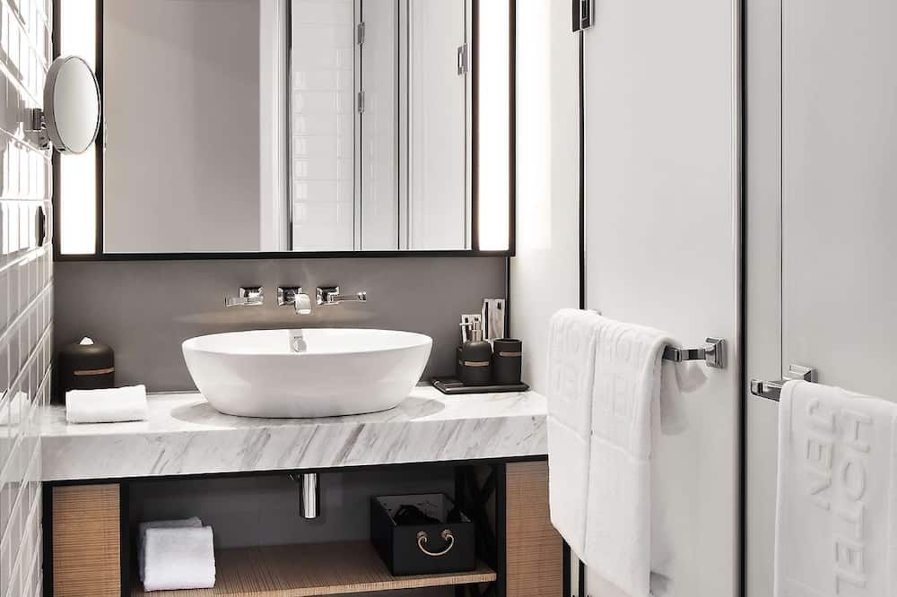 Bathroom view of JEN Beijing by Shangri-La