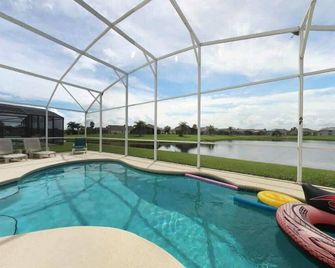 The Perfect Getaway:3br Stunning Water View Oasis With Private Pool & Free Wifi! - Kissimmee - Pool