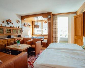 Appartement Tirol mit Hallenbad und Sauna by MoniCare - Seefeld - Soveværelse