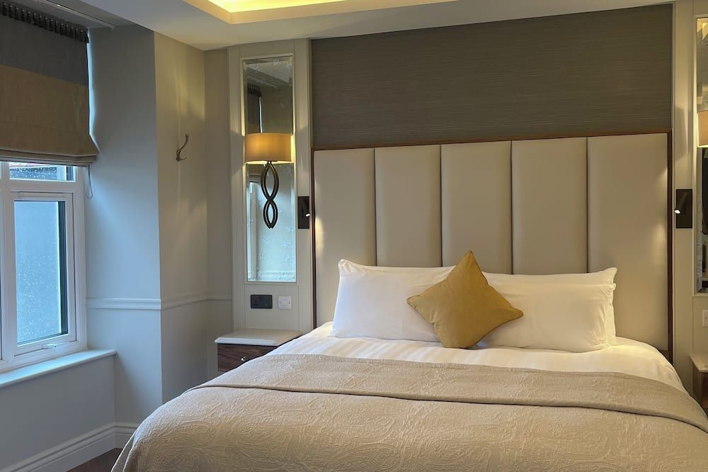 فندق غراند ترالي - ترالي - غرفة نوم