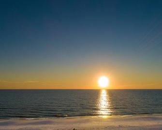 Thunderbird Beach Resort - Treasure Island - Strand